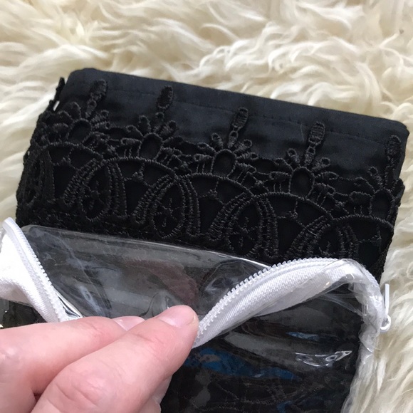 Highgate Manor Standard Pillowcases - Picture 3 of 3